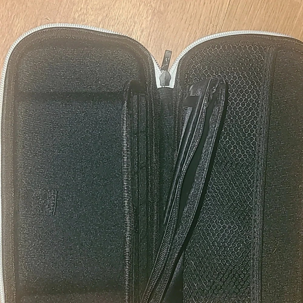 Nintendo Switch Carrying Case - Picture 3 of 3